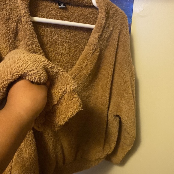 Plus size Sherpa Crop Top - Picture 3 of 3